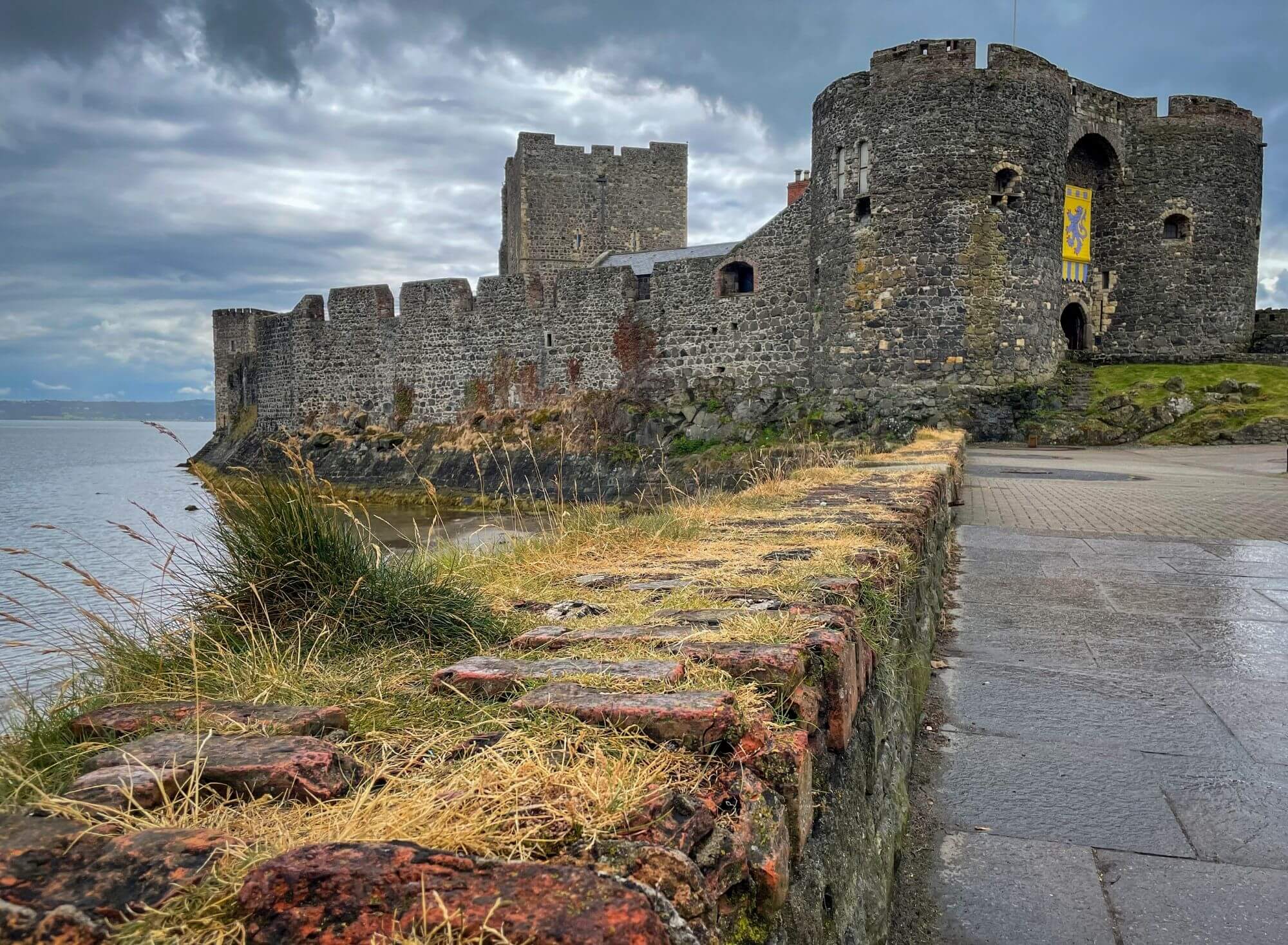 Carrickfergus, zamek, morze