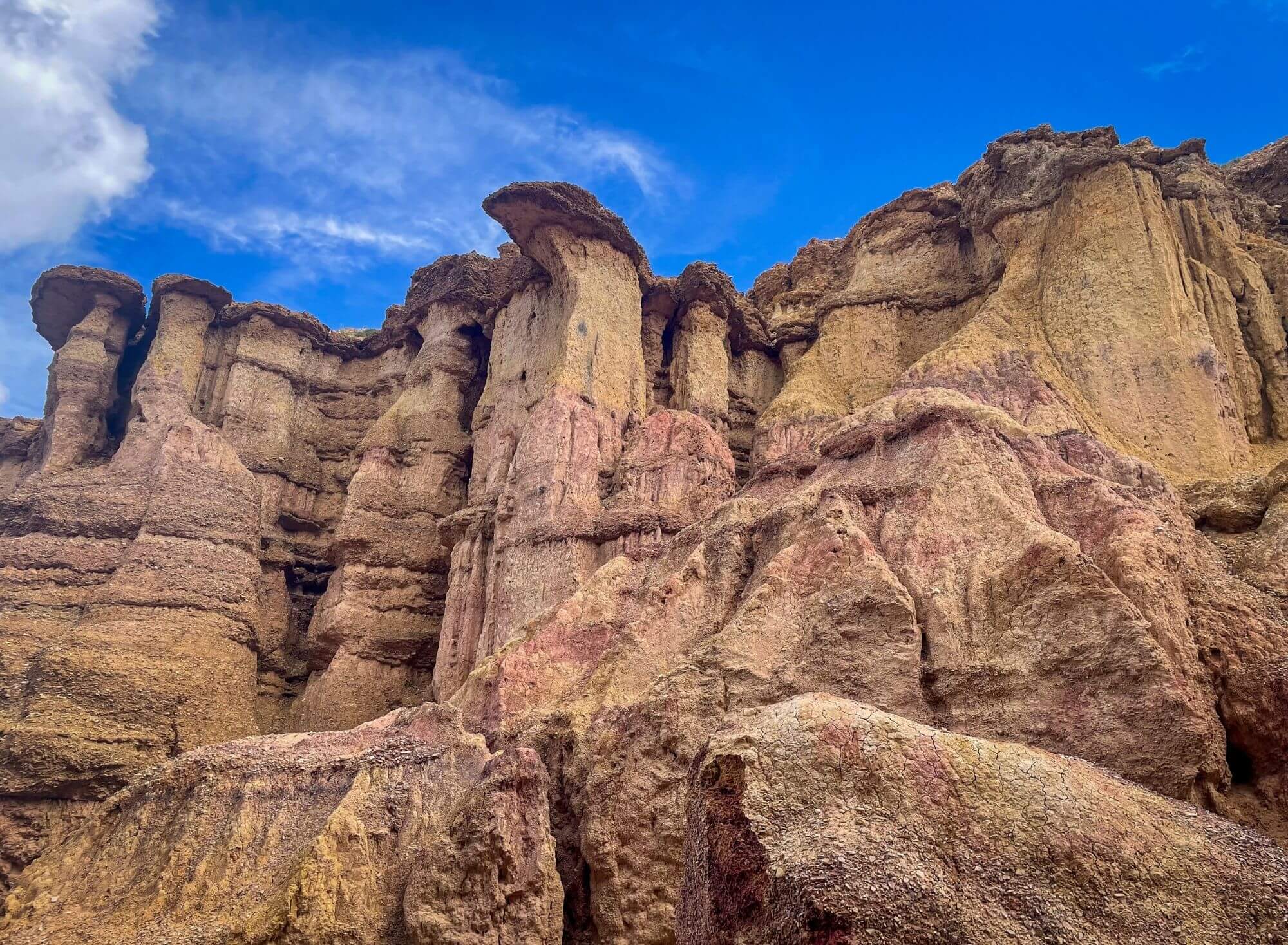 Sagaan Suvarga, biała stupa, kanion, formacje skalne