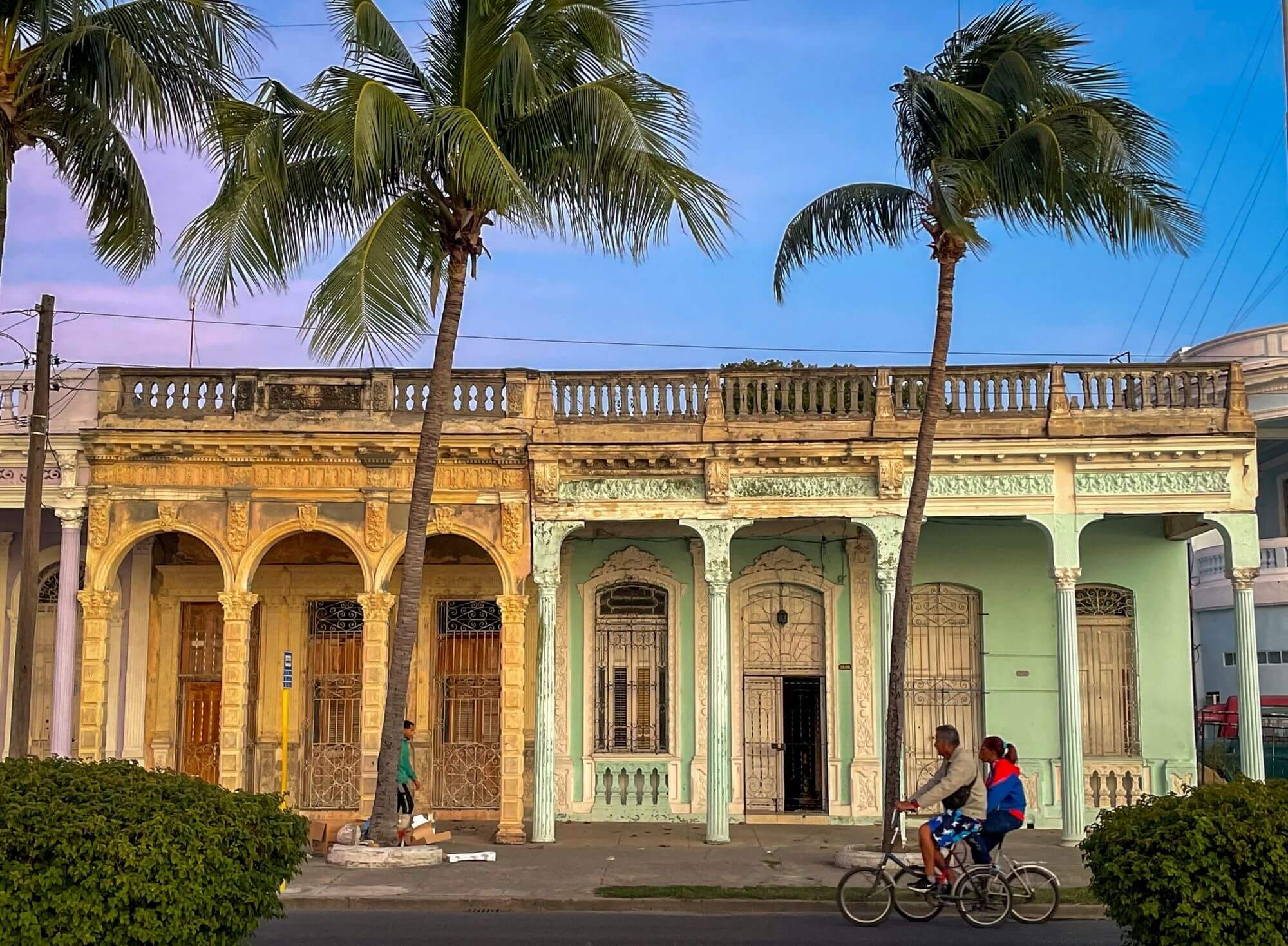 Cienfuegos, zachód słońca, Kubańczycy, dom