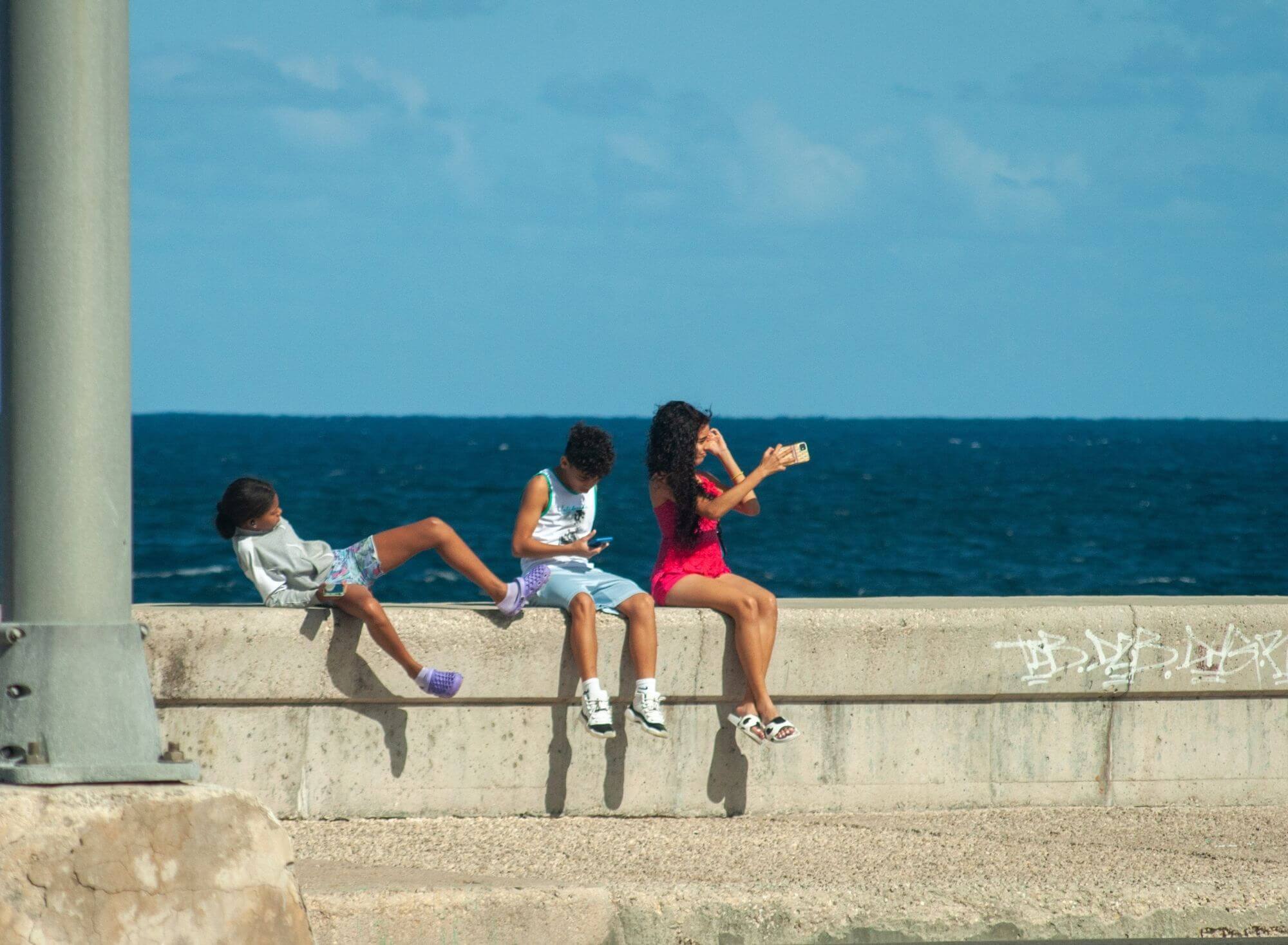 Kubańczycy, Malecon, wybrzeże, deptak, siesta, Kuba